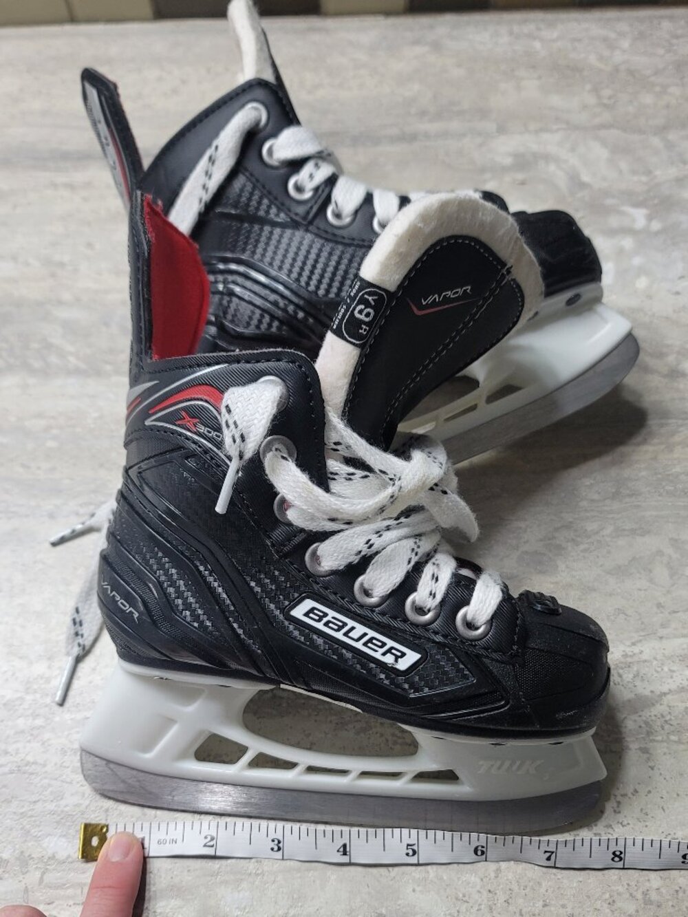 #901 FREE W PURCHASE Toddler Bauer Skates sz 9